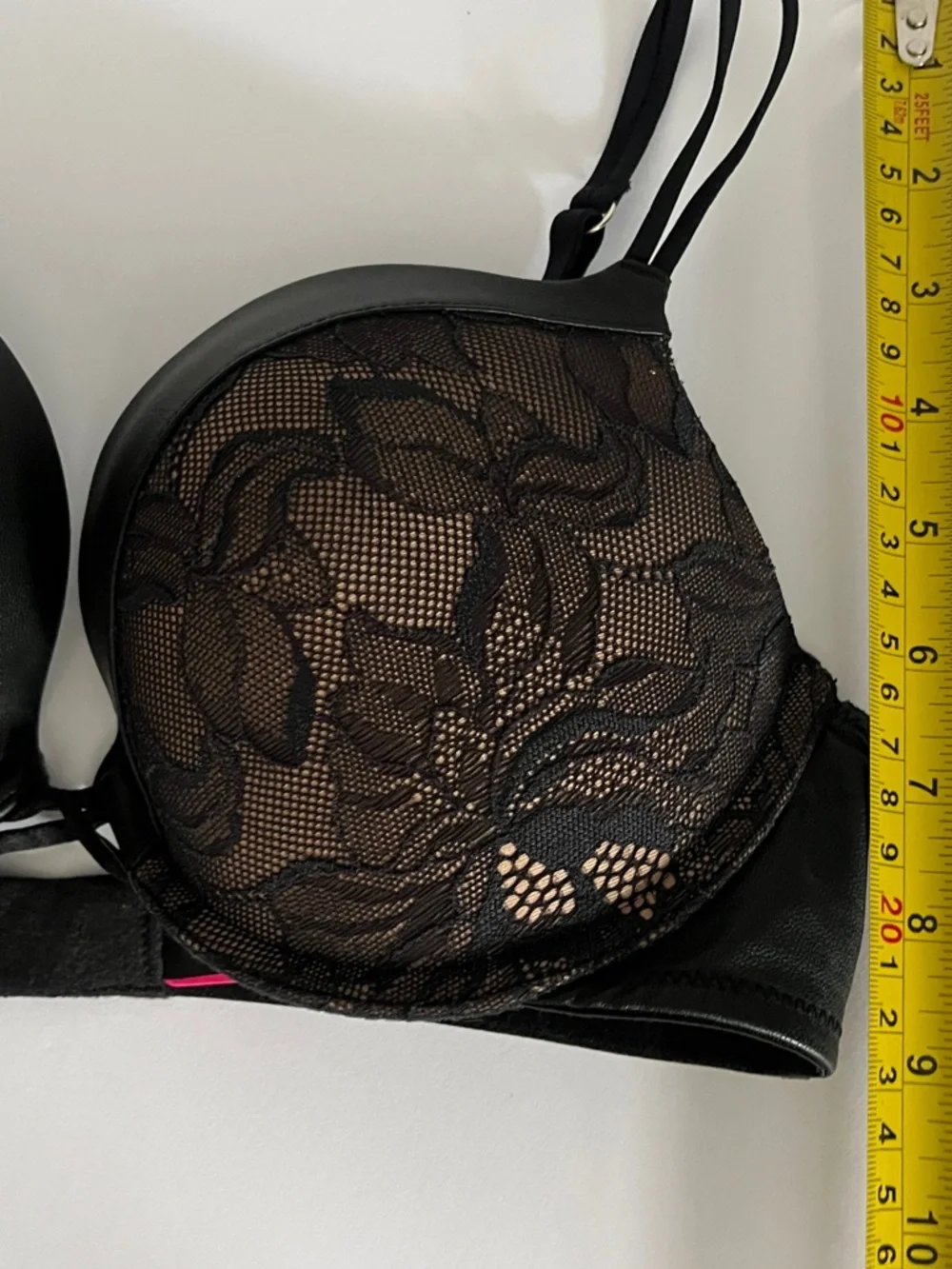La SENZA Black/Cream Push-Up Plunge with Lace Overlay +Beyond Sexy Pink Bras 32D - Picture 3 of 16